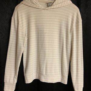 Women’s long sleeve hooded shirt